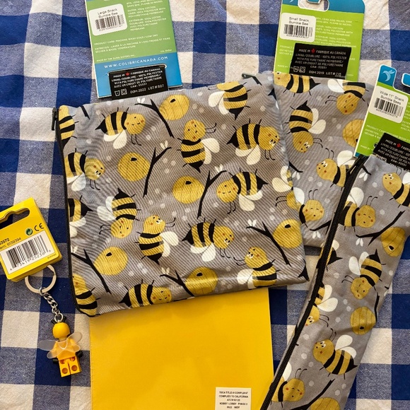 BEES! Set of 3 Colibri Reusable Snack Bags, 3 wooden magnets & Lego Bee Keychain - Picture 2 of 2